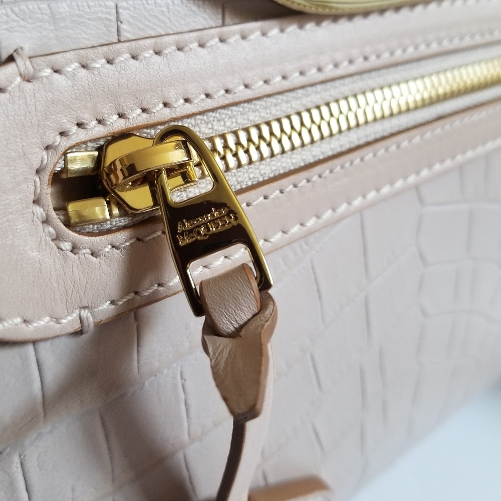 Alexander McQueen The Short Story Croc-Embossed Leather Crossbody Bag Pa… - Picture 13 of 16
